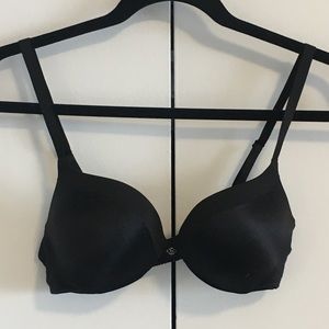 VICTORIA’S SECRET black push-up bra